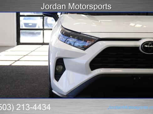 Used 2020 Toyota RAV4 LE image 59