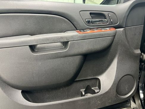 Used 2014 Chevrolet Suburban LT image 19