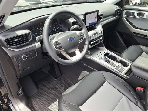 Used 2022 Ford Explorer XLT w/ Equipment Group 202A image 21