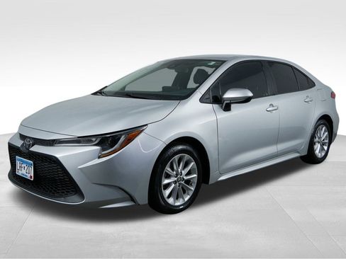Used 2021 Toyota Corolla LE image 4