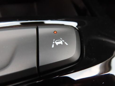 New 2026 Chevrolet Trax LT w/ LT Convenience Package FWD image 12