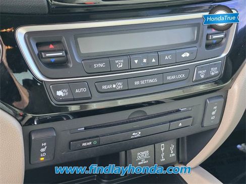 Used 2017 Honda Pilot Touring image 35