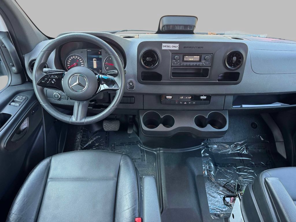 Used 2025 Mercedes-Benz Sprinter 2500 image 4