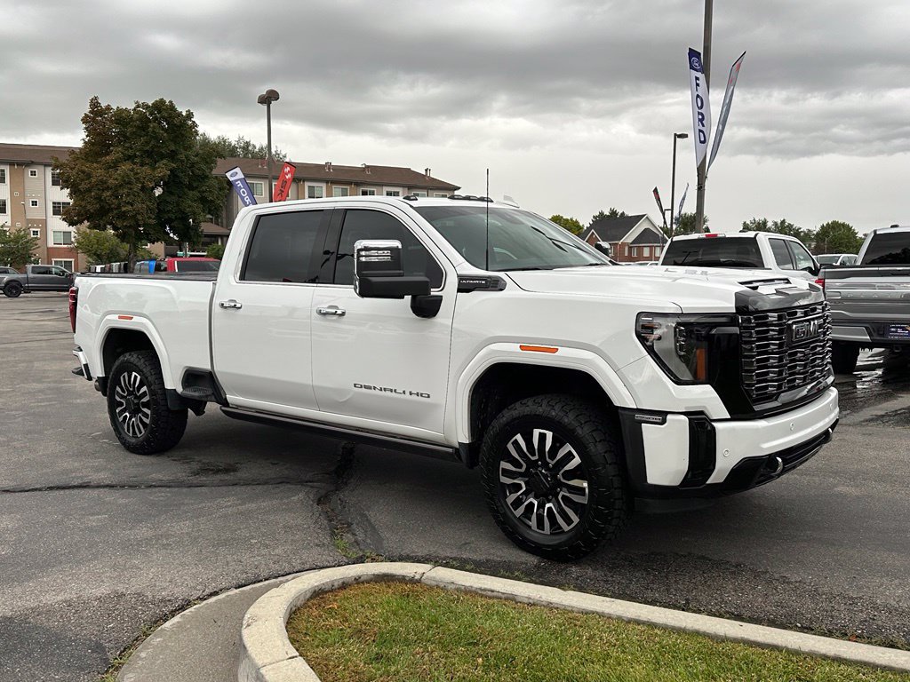 Used 2025 GMC Sierra 2500 Denali Ultimate AWD/4WD image 4