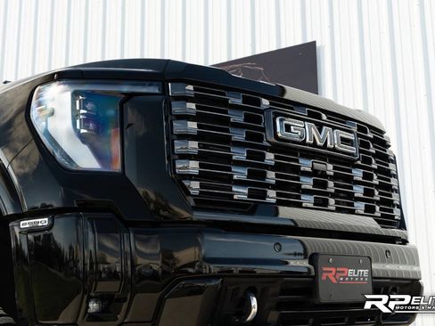 Used 2025 GMC Sierra 2500 Denali Ultimate image 17