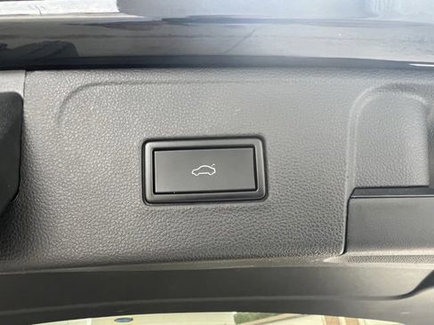 Used 2021 Volkswagen Atlas SEL Premium image 14