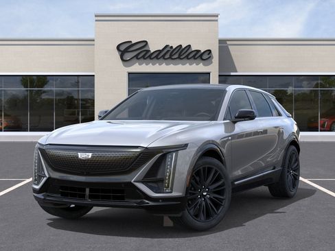 New 2026 Cadillac Lyriq Signature Sport w/ LPO, ONYX Package AWD/4WD image 6