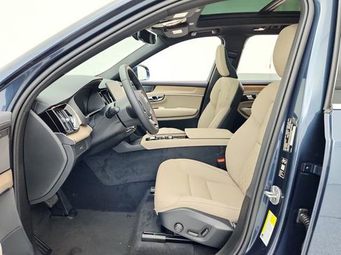 New 2026 Volvo XC90 B6 Plus w/ Protection Package Premier image 21