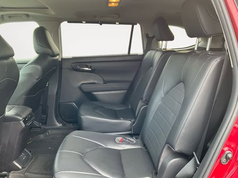 Used 2023 Toyota Highlander XLE image 27
