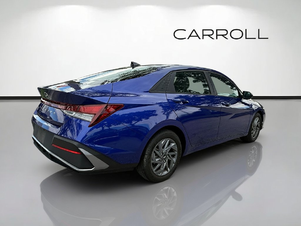 Used 2024 Hyundai Elantra SEL FWD image 3