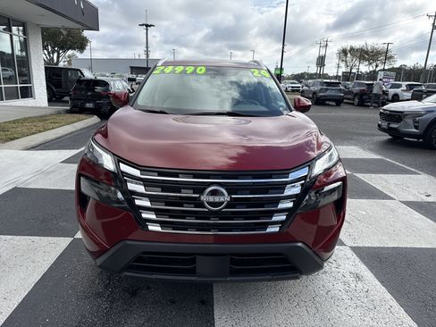 Used 2024 Nissan Rogue SV w/ SV Premium Package image 2