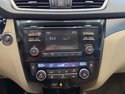 Used 2014 Nissan Rogue SV FWD image 23