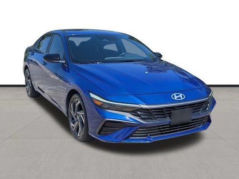 Used 2025 Hyundai Elantra Sport FWD image 3