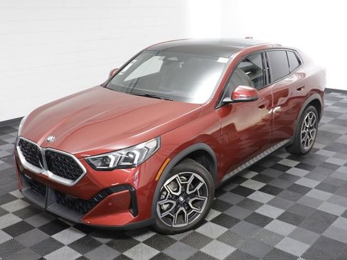 Certified 2025 BMW X2 xDrive28i AWD/4WD image 2