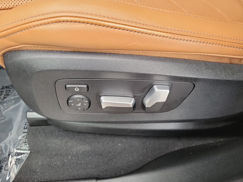 Used 2024 BMW X5 sDrive40i w/ Parking Assistance Package RWD image 12