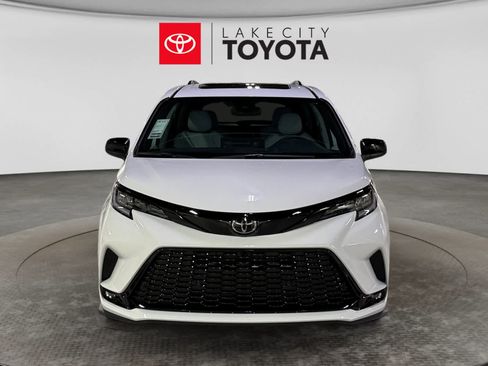 New 2026 Toyota Sienna XSE FWD image 10