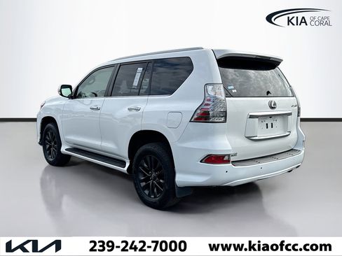 Used 2020 Lexus GX 460 Premium w/ Premium Package image 3
