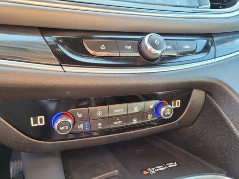 Used 2022 Buick Enclave Premium FWD image 25