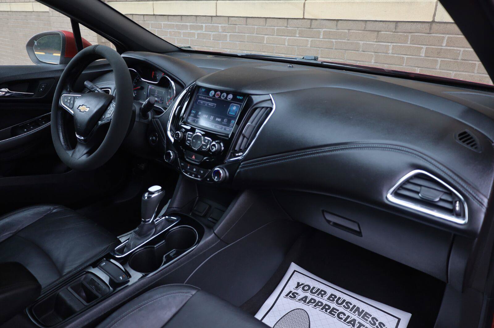 Used 2018 Chevrolet Cruze Premier FWD image 28