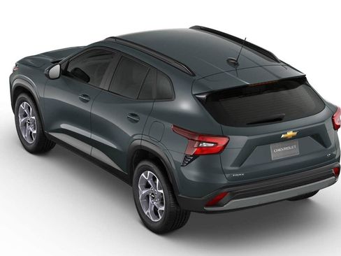 New 2026 Chevrolet Trax LT w/ LT Convenience Package FWD image 2