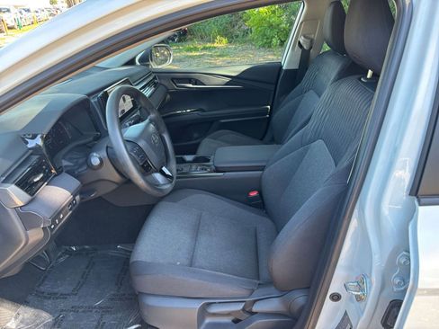 Used 2025 Toyota Camry LE image 27