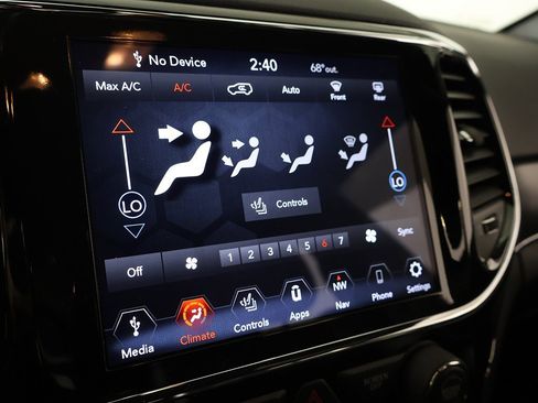 Used 2022 Jeep Grand Cherokee Limited image 44