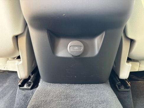Used 2023 Volvo XC60 B5 Plus w/ Climate Package AWD/4WD image 22