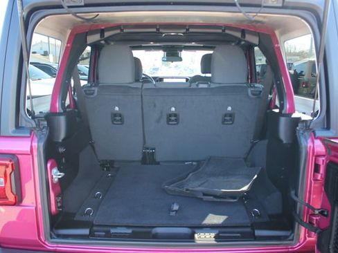 Used 2024 Jeep Wrangler Willys image 27