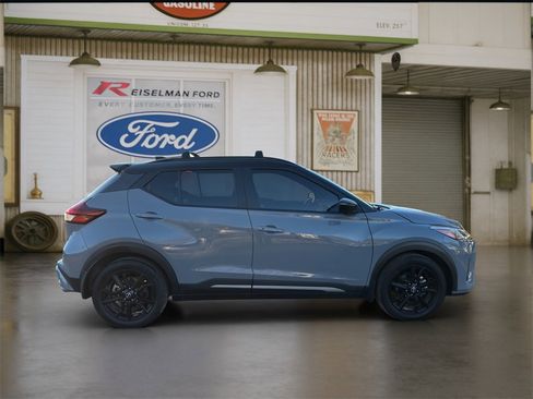 Used 2023 Nissan Kicks SR w/ SR Premium Package image 7