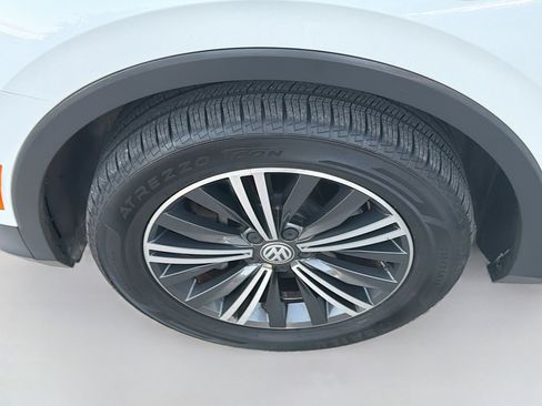 Used 2018 Volkswagen Tiguan SE w/ 18" Alloy Wheels Package image 37