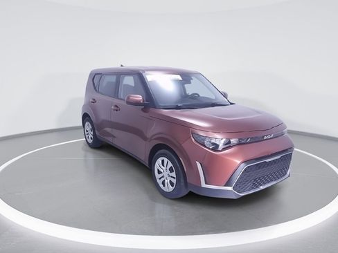 Certified 2024 Kia Soul LX FWD image 3