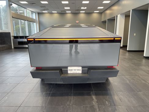 Used 2024 Tesla Cybertruck Cyberbeast AWD/4WD image 9