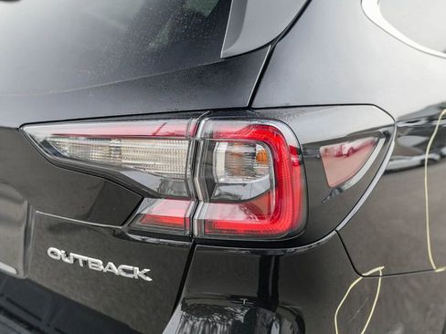 Certified 2022 Subaru Outback Limited image 9
