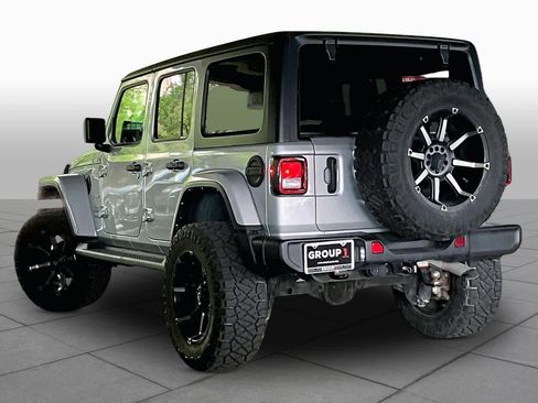 Used 2022 Jeep Wrangler Unlimited Sahara w/ Cold Weather Group AWD/4WD image 11