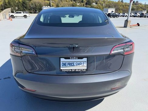 Used 2023 Tesla Model 3 Standard Range image 4