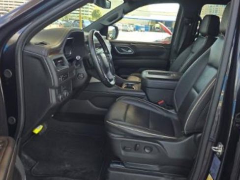 Used 2023 Chevrolet Suburban Premier image 4