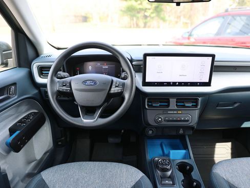 Used 2025 Ford Maverick XLT w/ Equipment Group 302A AWD/4WD image 14
