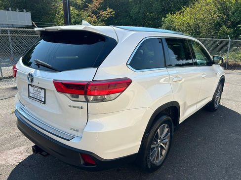 Used 2019 Toyota Highlander XLE AWD/4WD image 5