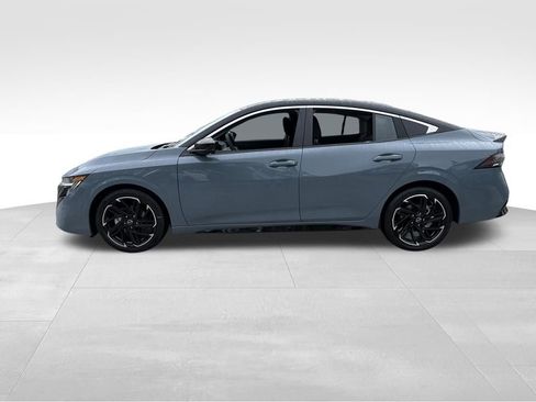New 2026 Nissan Sentra SR w/ Floor Mat Package FWD image 4