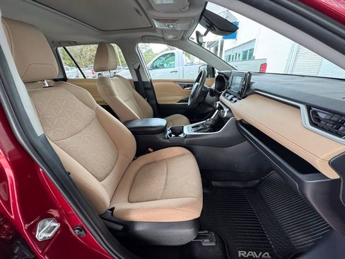 Used 2019 Toyota RAV4 XLE image 15