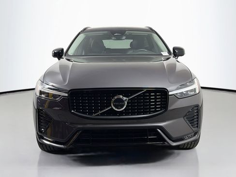 Certified 2023 Volvo XC60 B5 Plus FWD image 2