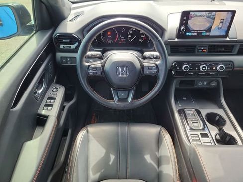 Used 2023 Honda Pilot TrailSport image 10