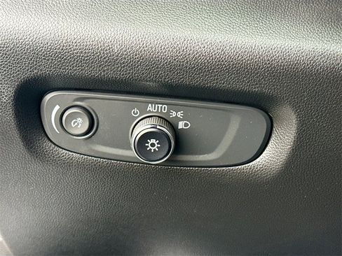 Used 2023 Chevrolet Traverse RS image 10