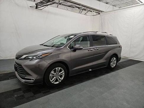 Used 2024 Toyota Sienna Platinum AWD/4WD image 63