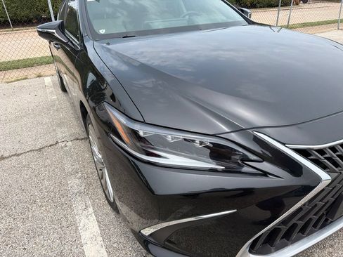 Used 2023 Lexus ES 300h Ultra Luxury w/ Accessory Package (Z2) FWD image 3