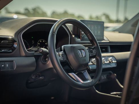 Used 2024 Honda Pilot Touring image 21
