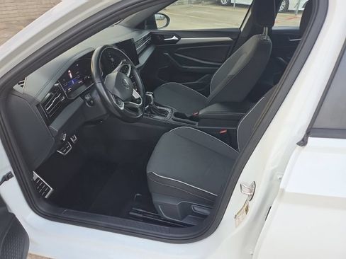 Used 2025 Volkswagen Jetta Sport FWD image 4