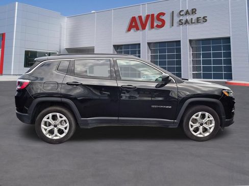 Used 2025 Jeep Compass Latitude AWD/4WD image 5