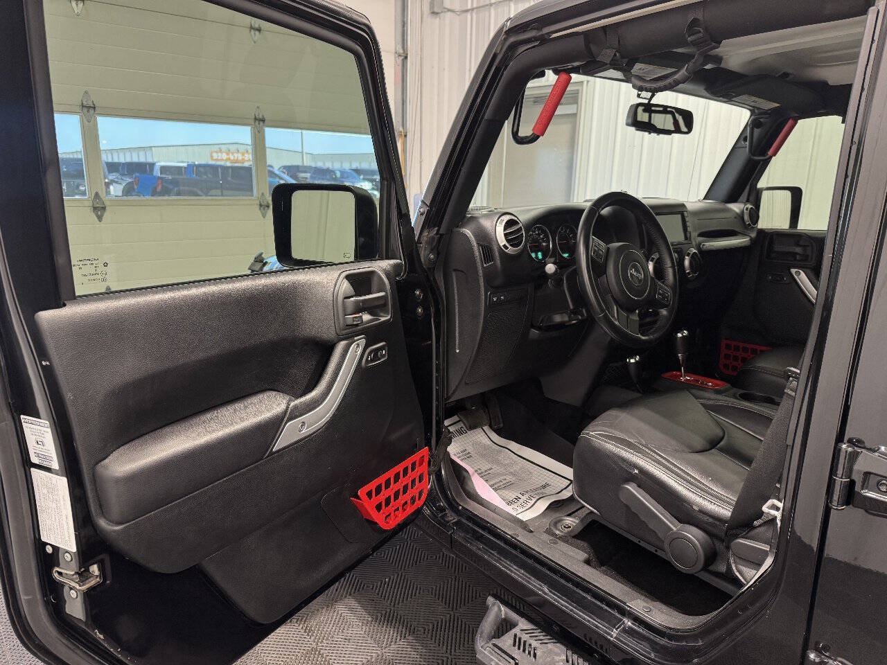 Used 2018 Jeep Wrangler Unlimited Rubicon w/ Connectivity Group AWD/4WD image 10