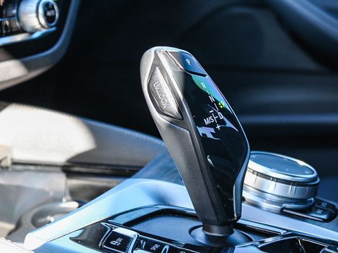 Used 2023 BMW 530e w/ M Sport Package image 22